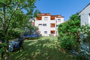 a view of a building from the yard at Holiday Home & Apartments Primavera in Pula