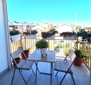 a table and chairs on a balcony with potted plants at Casa Dolce Casa in Termoli