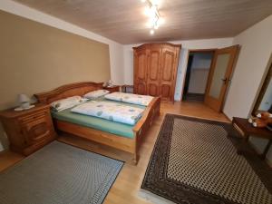 Ένα ή περισσότερα κρεβάτια σε δωμάτιο στο Haus Moni