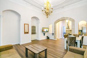 TV a/nebo společenská místnost v ubytování Apartment İNTERNO OTTO