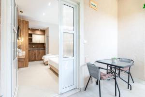 Eldhús eða eldhúskrókur á Apartments Ada Bojana
