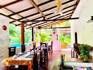 Restaurace v ubytování Osheen Homestay Sigiriya