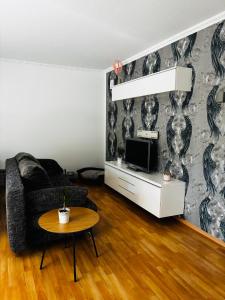 a living room with a couch and a table at Kleine Auszeit in Bad Kreuznach