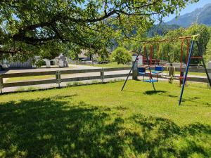 Detský kútik v ubytovaní LECHUFER, 80m2, Haushälfte mit privatem Eingang, Kaminofen, Terrasse, Garten