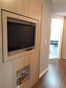 TV a/nebo společenská místnost v ubytování Flat em pinheiros equipado em hotel 4 stat