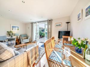 Et opholdsområde på Cobblestone Cottage