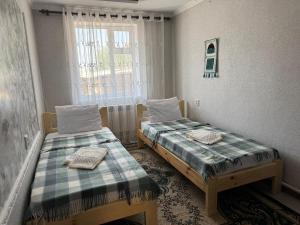 Postel nebo postele na pokoji v ubytování Dostuk