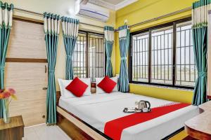Ένα ή περισσότερα κρεβάτια σε δωμάτιο στο Hotel O Green View Residency +27 φωτογραφίες