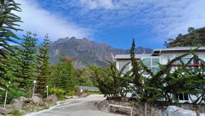 Pemandangan gunung umum atau pemandangan gunung yang diambil dari hotel