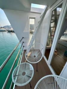 Балкон или терраса в Houseboat Andora Riviera Luxury