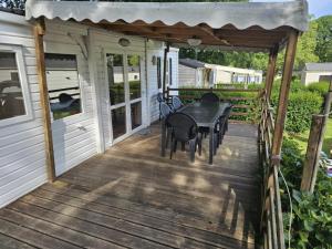 Φωτογραφία από το άλμπουμ του Camping de brehadour 4 étoiles Mobil-home 7 personnes Equipement bébé inclus σε Guerande +1 φωτογραφίες