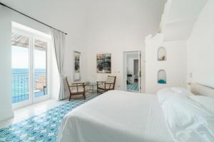 Una cama o camas en una habitación de Villa Magia 175 fotos más