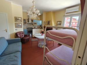 a room with two bunk beds and a living room at B&B Piccola Parigi in San Giacomo