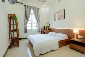 a bedroom with a bed and a ladder at Nhà Chang Homestay in Dong Hoi +2 photos