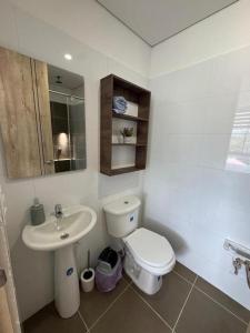 Koupelna v ubytování Amplio apartamento con ubicación inmejorable + 6 fotografií