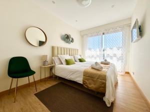 Postel nebo postele na pokoji v ubytování Paradise Luxurious apartment, free parking, 3 double rooms, 4 beds, terrace, jacuzzi, new