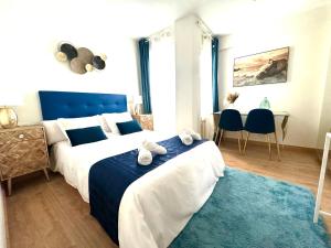 Postel nebo postele na pokoji v ubytování Paradise Luxurious apartment, free parking, 3 double rooms, 4 beds, terrace, jacuzzi, new