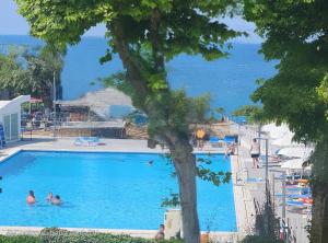 a large swimming pool with people in the water at Playa degli Angeli Ponente in Gabicce Mare
