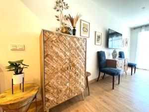 Posezení v ubytování Paradise Luxurious apartment, free parking, 3 double rooms, 4 beds, terrace, jacuzzi, new