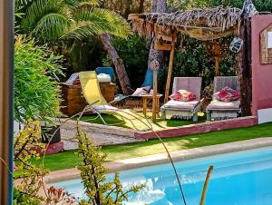a pool with chairs and a gazebo at Bohème Valdareina, Piscine chauffée, Bénagil-Carvoeiro in Carvoeiro