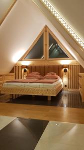 Posteľ alebo postele v izbe v ubytovaní Apartamenty Toporowa Cyrhla