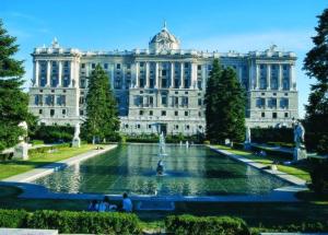 a large building with a fountain in front of it at La Casita de Loren in Madrid