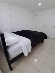Postel nebo postele na pokoji v ubytování Residence FasMin B&B Nayon experience boxing