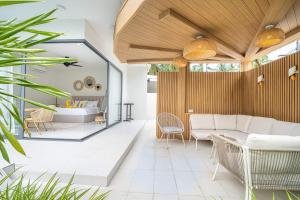 a living room with a couch and a table at Villa Natali - Lamai in Amphoe Koh Samui +46 photos