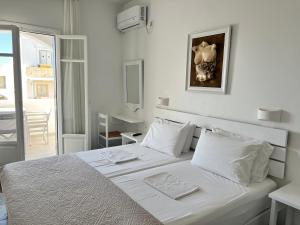 A bed or beds in a room at Vavanos Studios