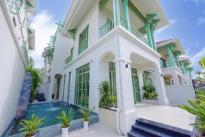 สระว่ายน้ำที่อยู่ใกล้ ๆ หรือใน Lotus Villa Khem beach Phu Quoc