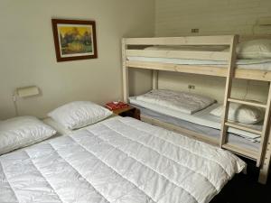 Postel nebo postele na pokoji v ubytování Ibsens Gaard