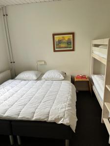 Postel nebo postele na pokoji v ubytování Ibsens Gaard