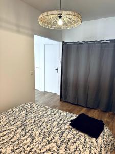 a bedroom with a bed and a black curtain at Loft Moderne climatisé centre ville in Valence