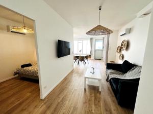 a living room with a couch and a table at Loft Moderne climatisé centre ville in Valence