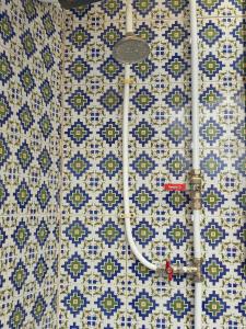 a bathroom with blue and white tiles on a wall at Merveilleuse Villa à Borj El Ras in Mahdia