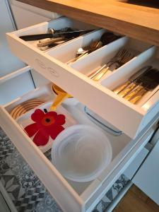 Makanan di atau berdekatan apartmen