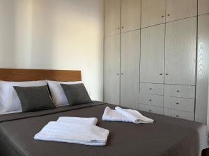 a bedroom with a bed with two towels on it at Zhanna House in Karvounádhes