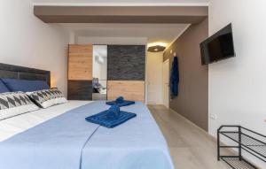 a blue towel sitting on a bed in a bedroom at Villa Emine in Banj