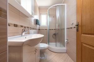 Kúpeľňa v ubytovaní Villa Vrebac Badem on the Peljesac peninsula + 37 fotografií