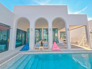 Bazén v ubytování Cha-am 3 bedroom Pool Villa 3 mins to beach nebo v jeho okolí