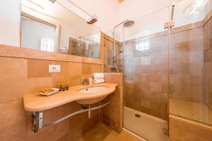a bathroom with a sink and a shower at Masseria Romanelli Noya Agriturismo in Monopoli