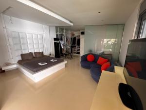 Μια τηλεόραση ή/και κέντρο ψυχαγωγίας στο Villa Infinity