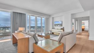 Χώρος καθιστικού στο Ritz- Carlton Beachfront Private Luxury 2Br Condo