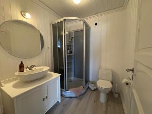 Un baño de Steinhúsið 26 fotos más