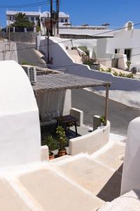 תמונה מהגלריה של White Curves Santorini באקרוטירי