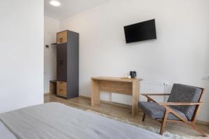 TV a/nebo společenská místnost v ubytování 3100 Boutique Hotel Kazbegi