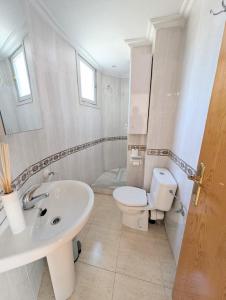 Koupelna v ubytování Apartamentos Libertad