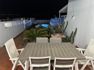 Bazén v ubytovaní Beach Front Villa VV alebo v jeho blízkosti