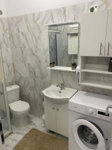 Koupelna v ubytování Apartament Modern Mamaia Nord + 16 fotografií