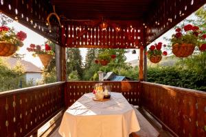 a table on the back porch of a house at Casa Izvoru Mureșului in Izvoru Mureşului